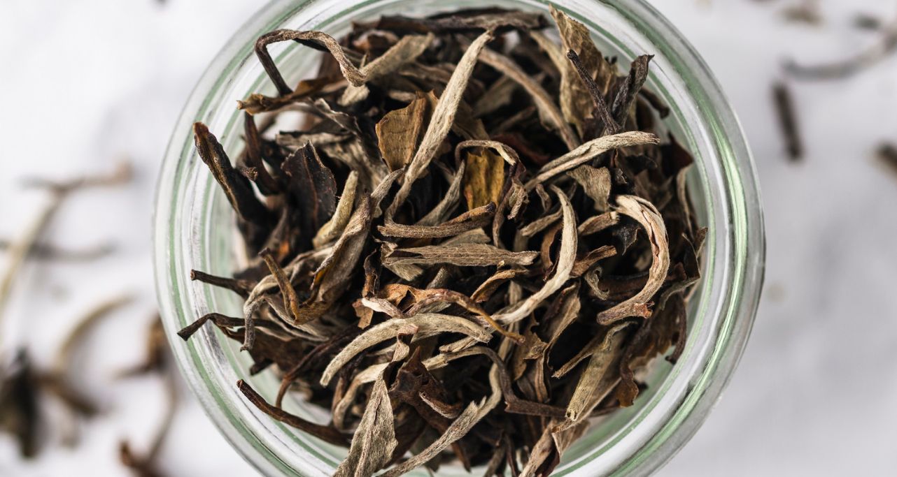 Fancy White Peony - Weißer Tee - große silbrige Blätter - Detailansicht