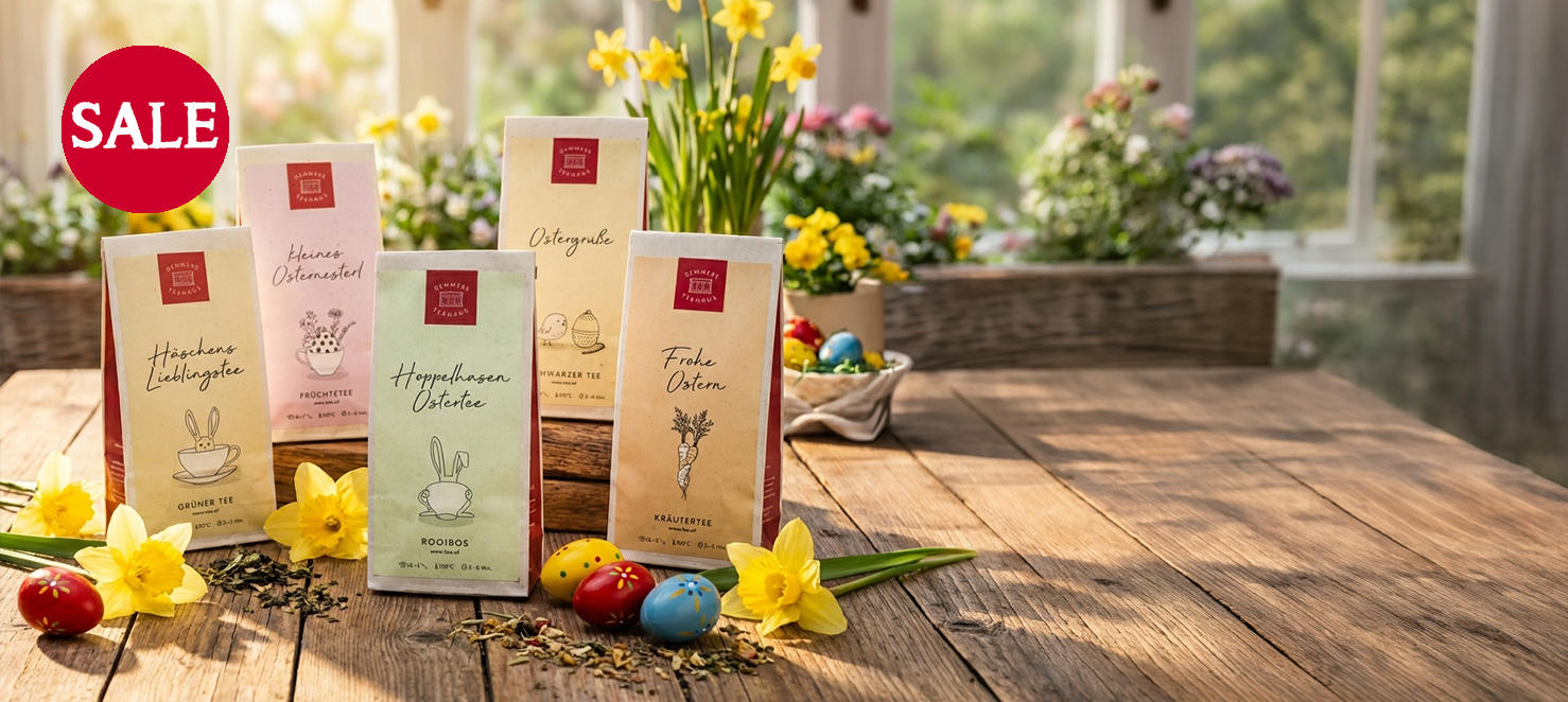 5 Tee Packungen auf Holztisch mit rotem Sale Symbol