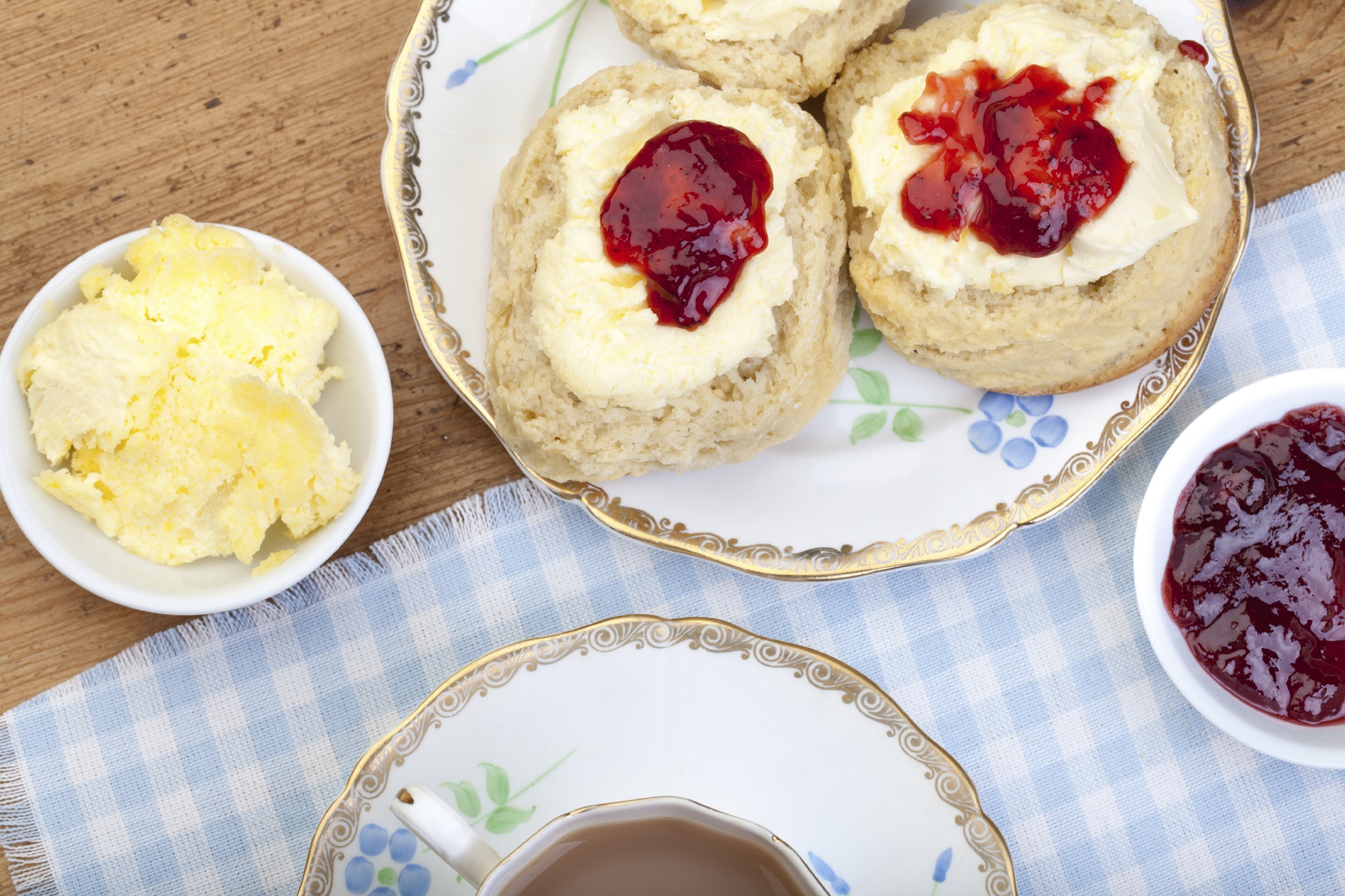 SCONES, CLOTTED CREAM & CO. It’s Tea Time – Genuss beim Afternoon Tea