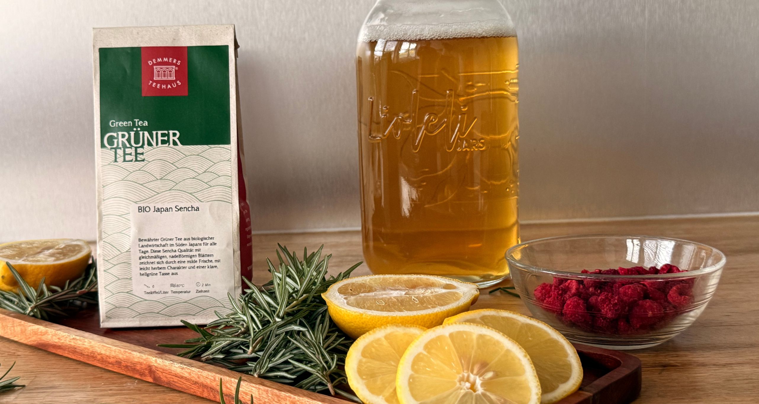 Zitronenschreibenm, Kräuter  und Himbeeren