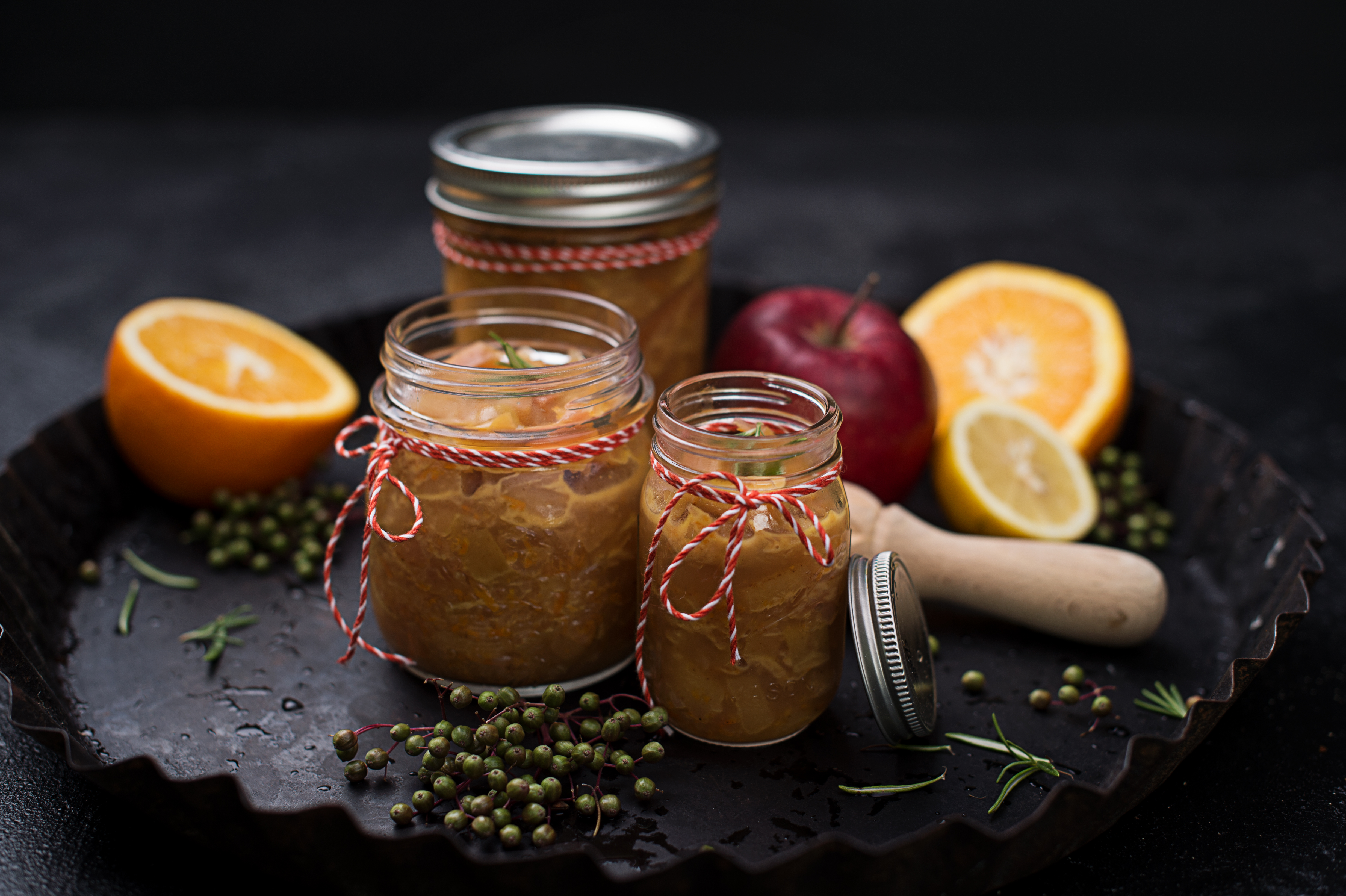 Apfel-Orangen-Chutney mit Rooibostee