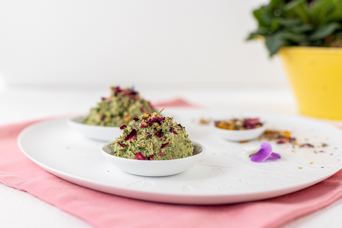 Kräuter Blüten Aufstrich