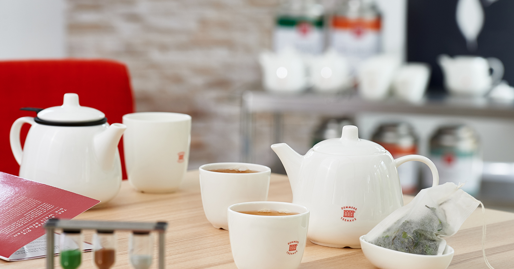 Gastrosituation Cafe Teegeschirr, Teetassen und Teebeutel