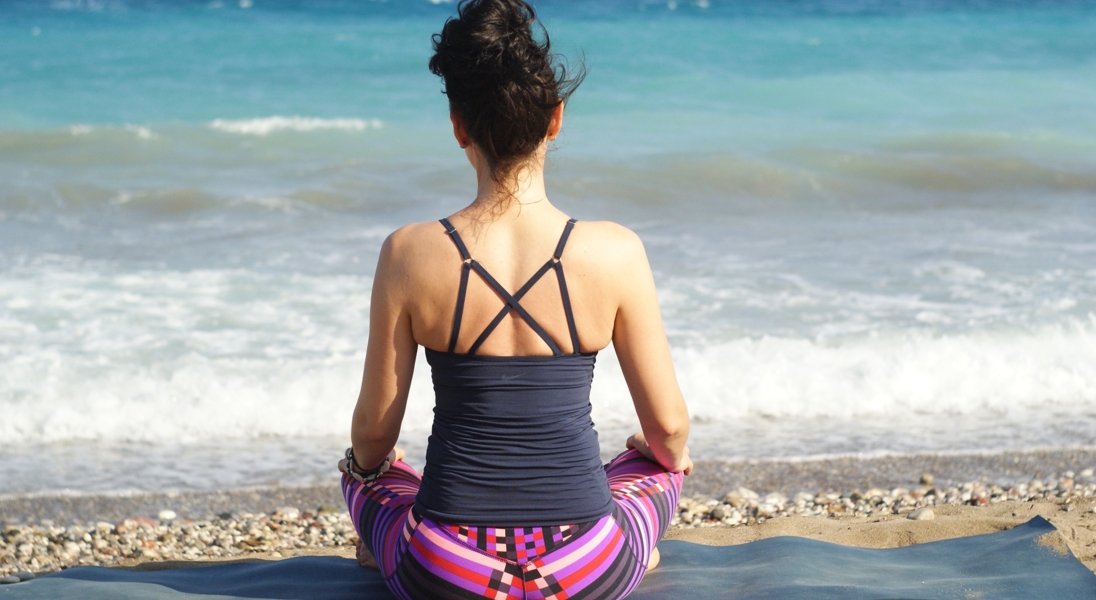 Meditation Frau am Meer