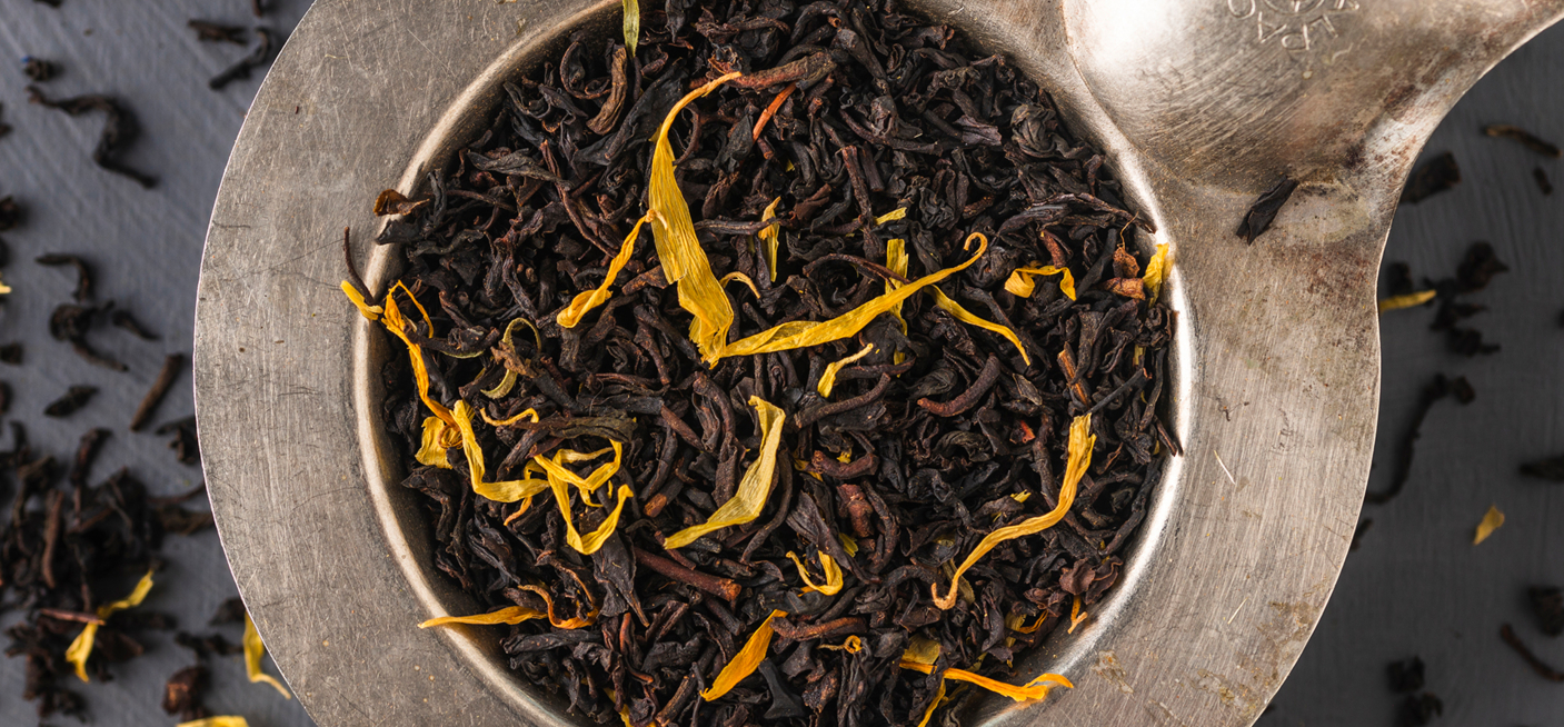 Demmers Teehaus Schwarzer Tee Earl Grey Royal lose auf Silberlöffel