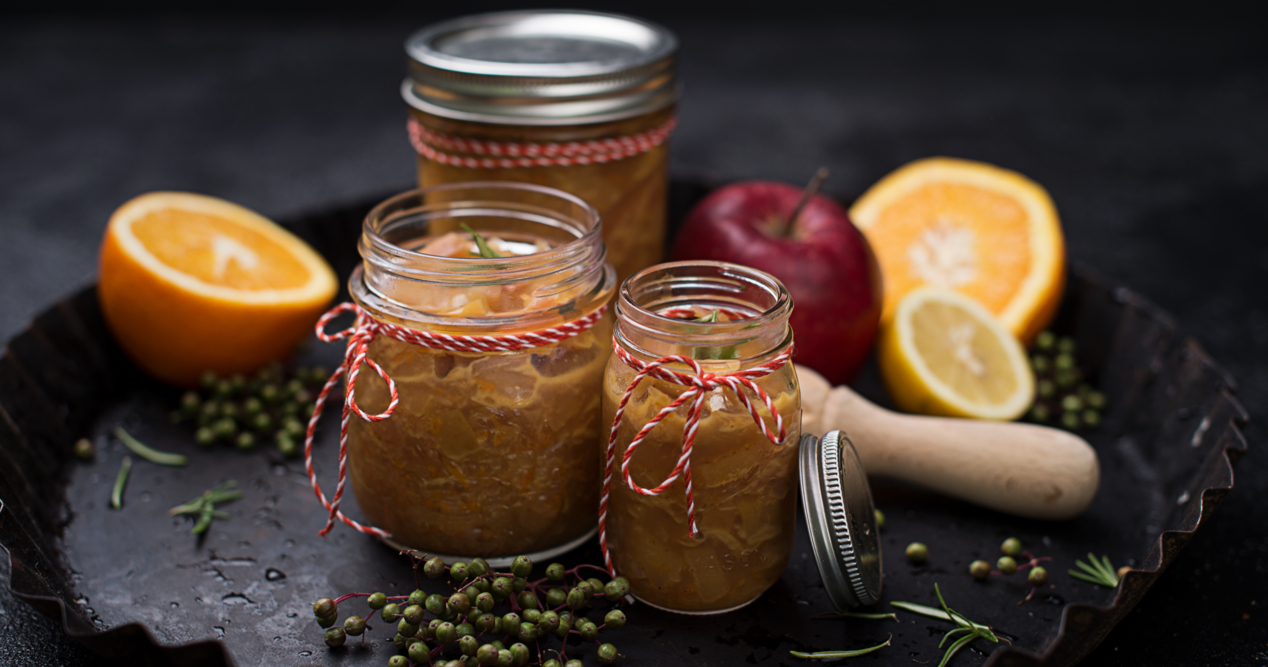 Apfel-Orangen-Chutney mit Rooibostee