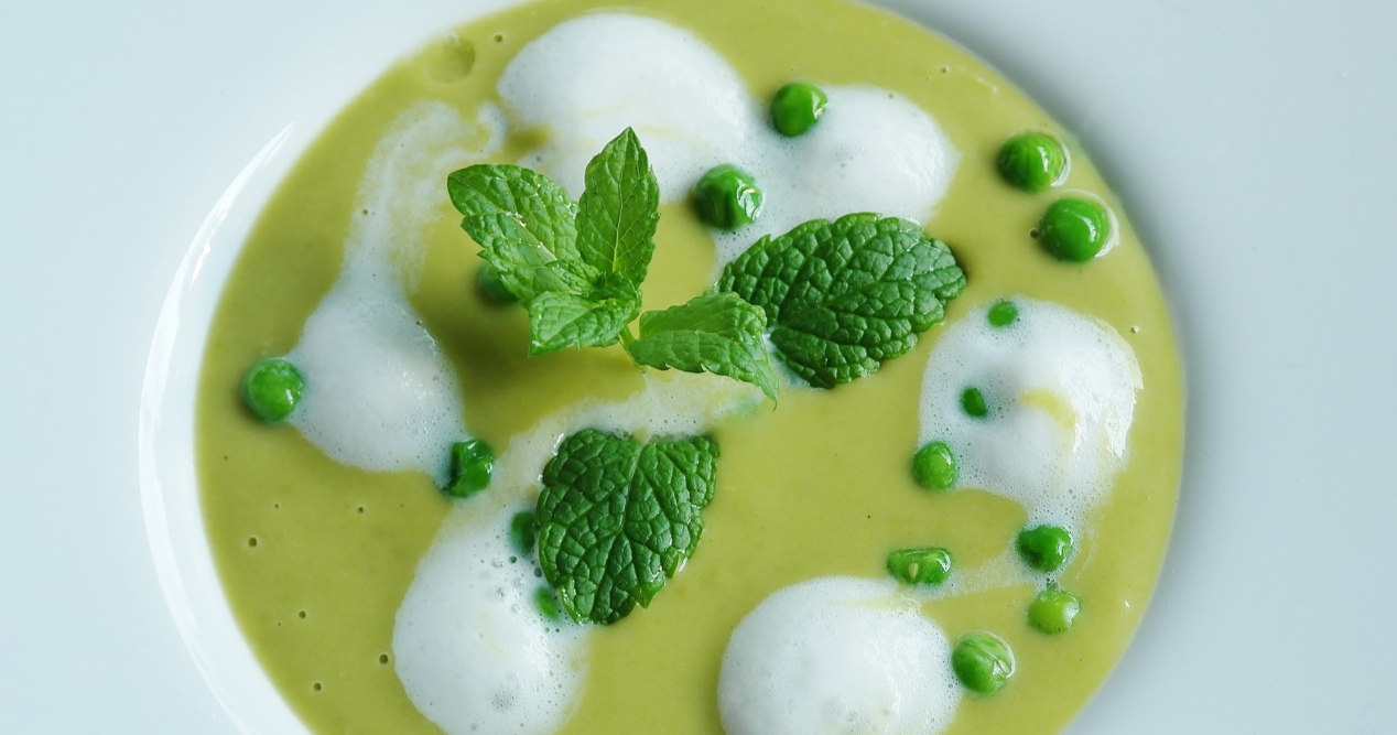 Matcha Suppe mit Erbsen