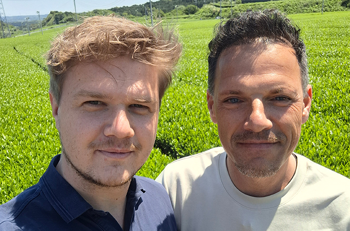 Tobi und Martin in den Teefeldern