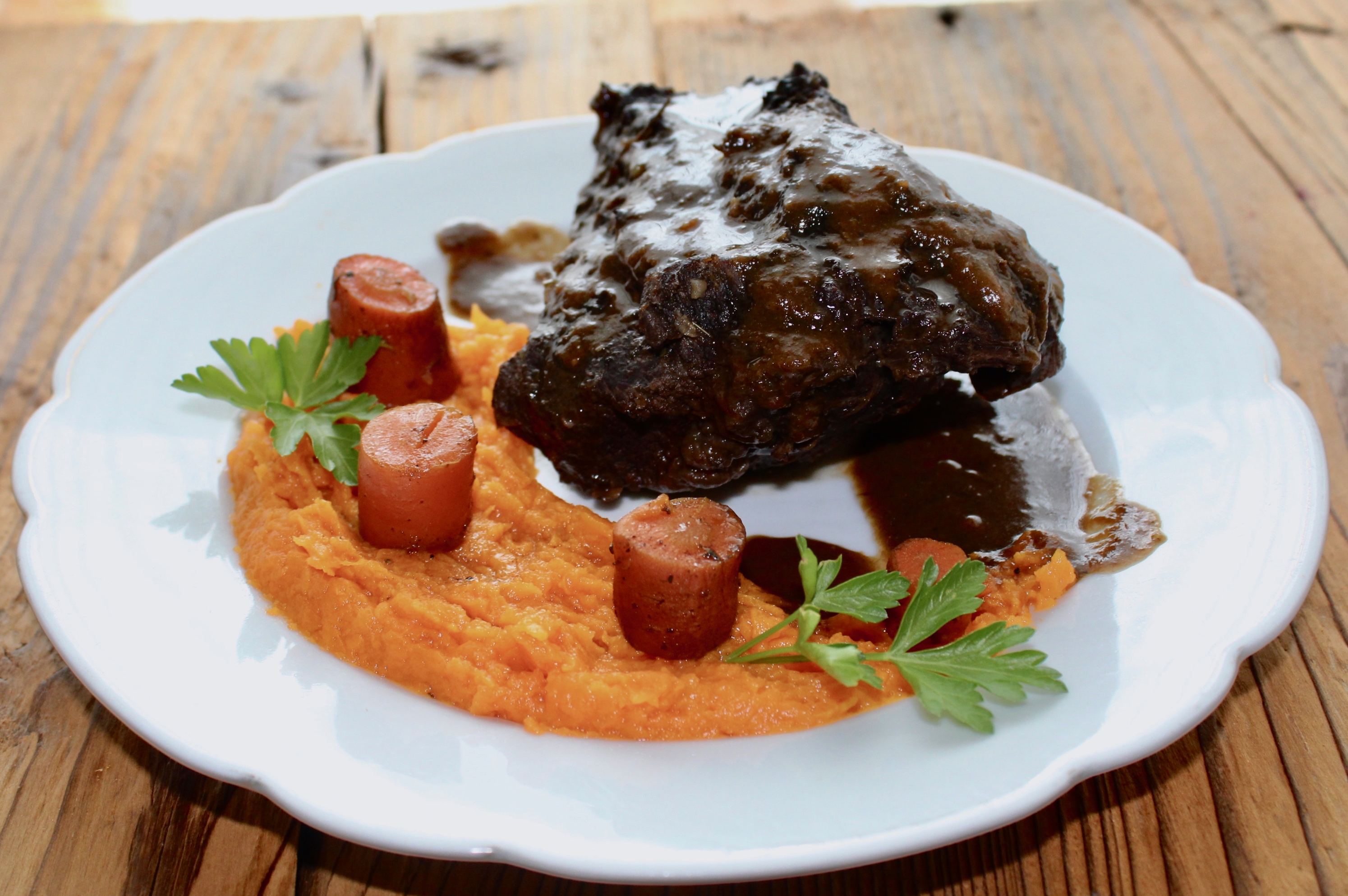 III.2.5.17. Ochsenbacken mit Teemarinade u Süßkartoffel Püree Ochsenbacken mit Teemarinade u Süßkartoffel Püree